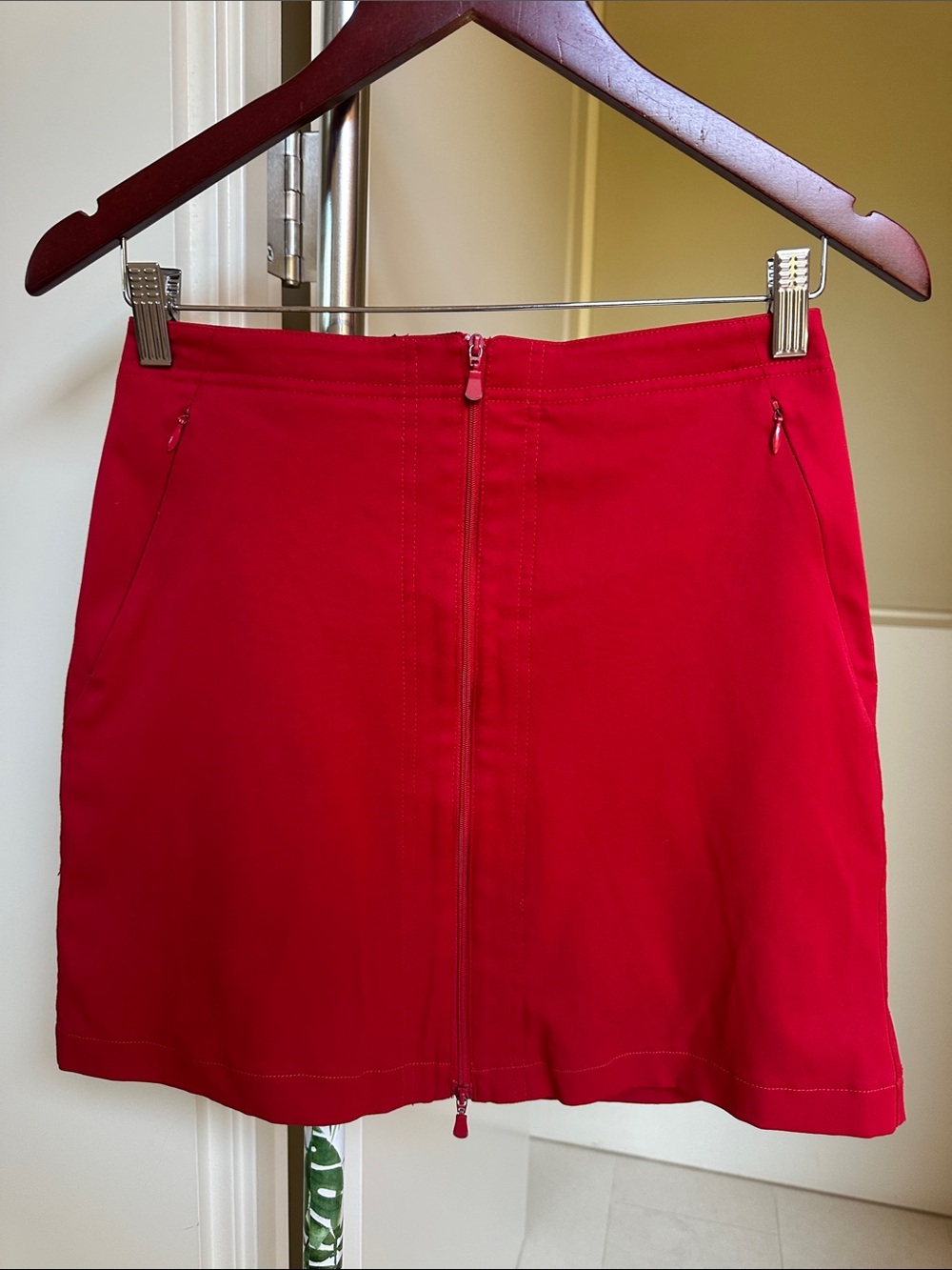 Tail Red Women's Skirt with Front Zip